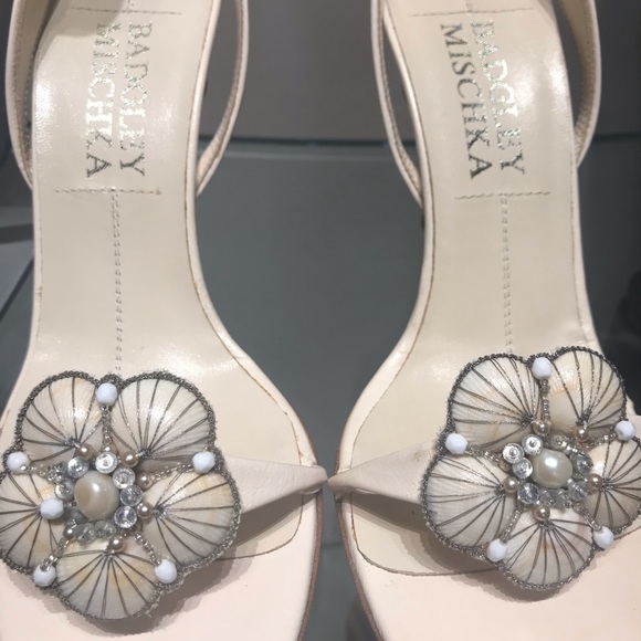 Hi heel sling back with shell ornament - Picture 4 of 4